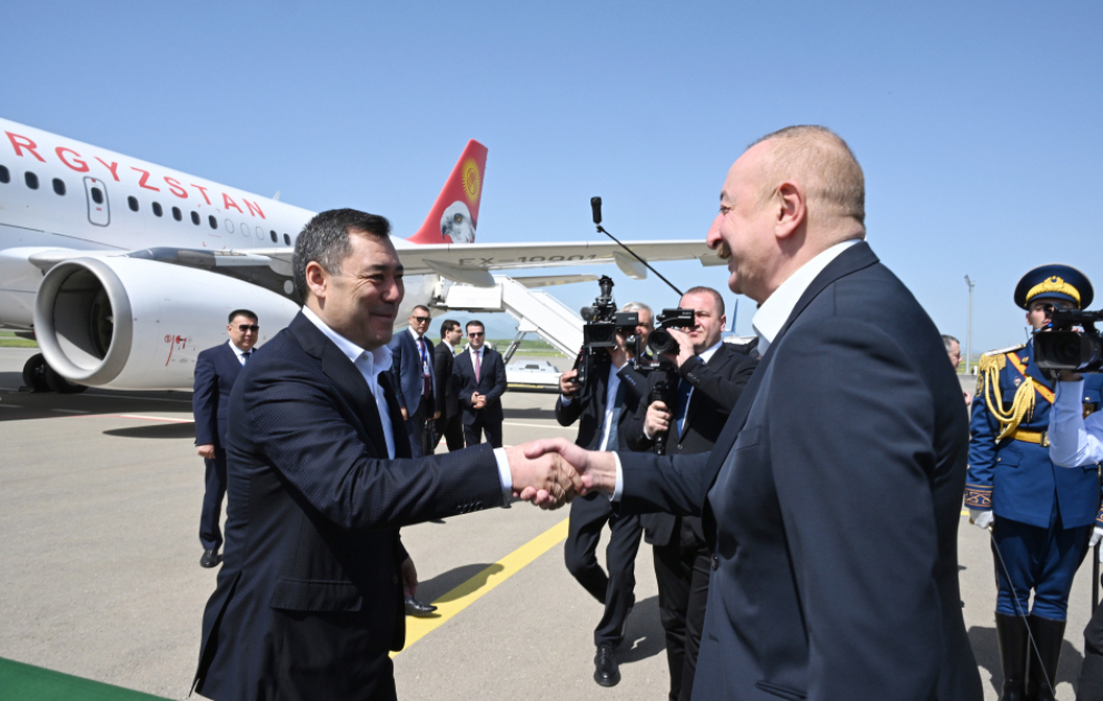 Le président kirghiz Sadyr Japarov se déplace dans la région de Fuzouli