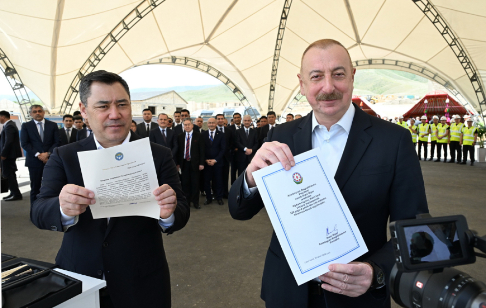 Президенты Азербайджана и Кыргызстана приняли участие в церемонии закладки фундамента полной средней школы села Хыдырлы Агдамского района