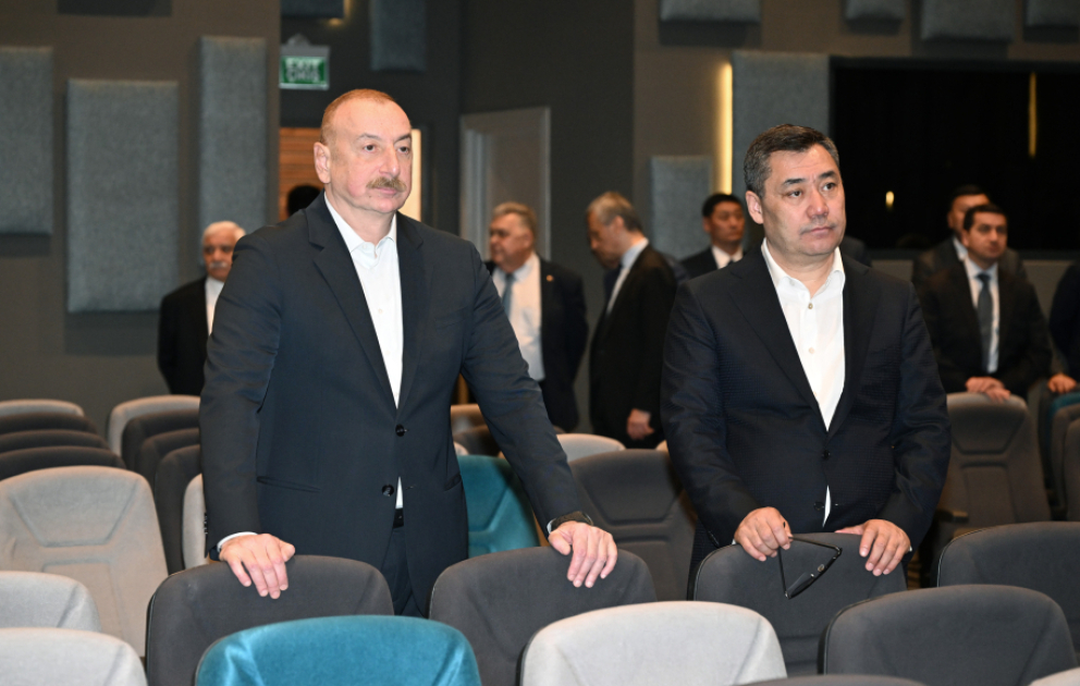 Les présidents azerbaïdjanais et kirghiz visitent le Centre de conférences d’Aghdam