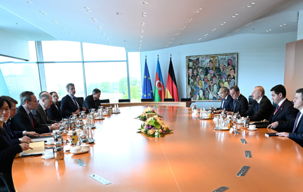 President Ilham Aliyev held expanded meeting with Chancellor of Germany Olaf Scholz in Berlin