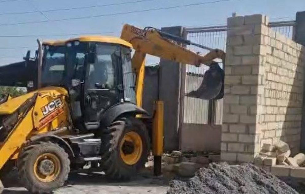 Fövqəladə Hallar Nazirliyi tərəfindən qanunsuz tikili sökülüb