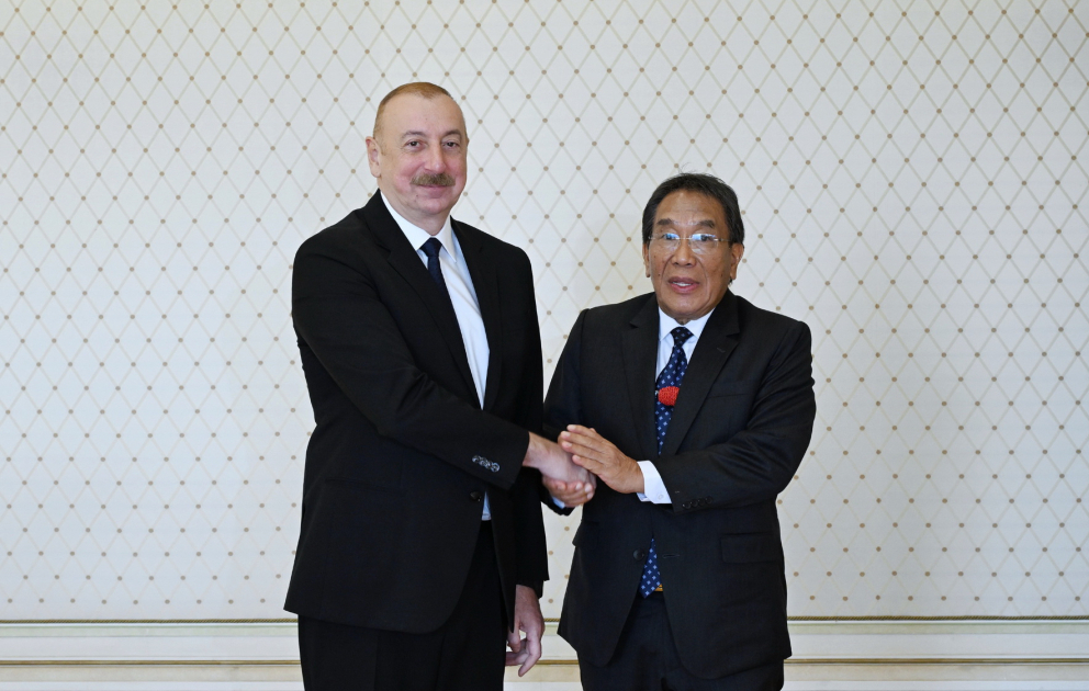Präsident Ilham Aliyev empfängt den Präsidenten des Senats des malaysischen Parlaments