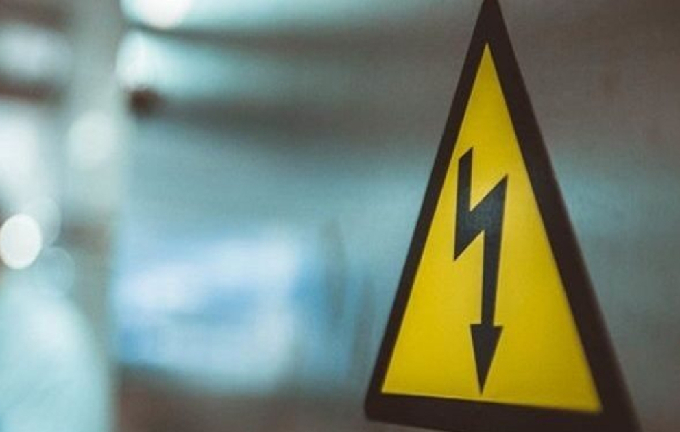 Sabirabad sakinini elektrik cərəyanı vurub