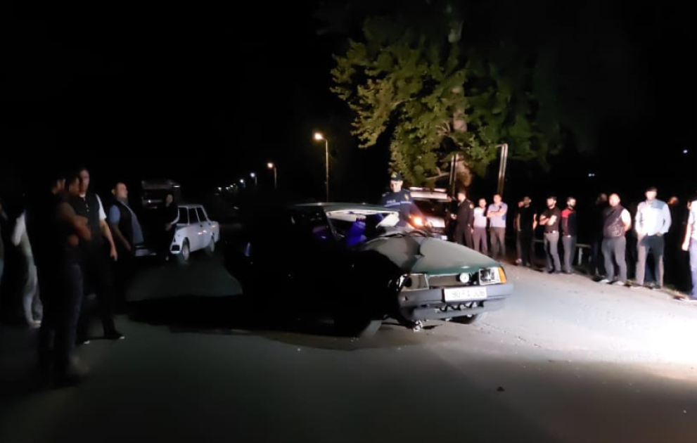 Ağstafada avtomobil ağaca çırpılıb, ölən və xəsarət alanlar var