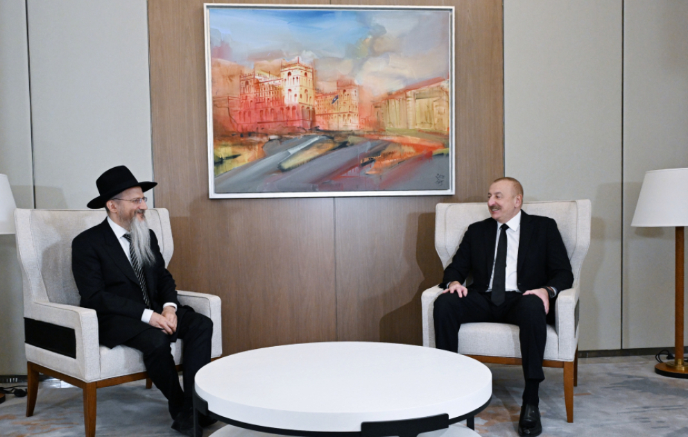 President Ilham Aliyev received Chief Rabbi of Russia