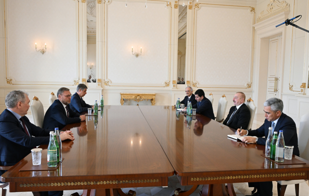 Le président azerbaïdjanais reçoit le vice-président du Conseil de la Fédération et le président d’une commission de la Douma de Russie
