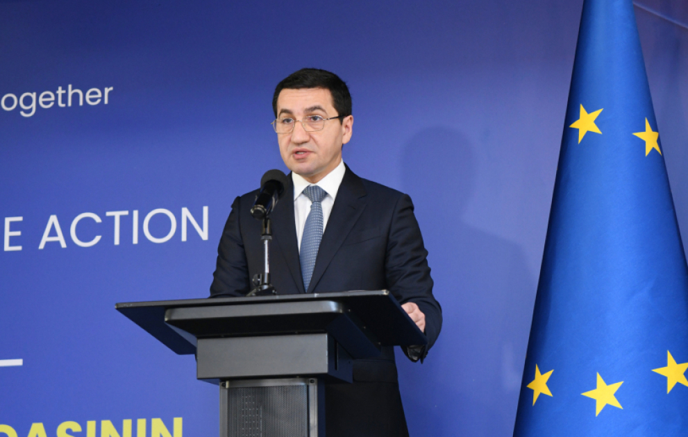 Hikmət Hacıyev: Minalar keçmiş məcburi köçkünlərin doğma yurdlarına qayıtmalarına mane olur