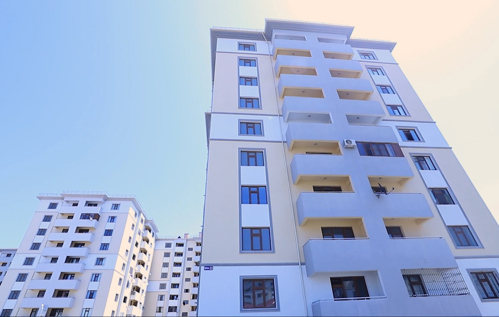 Məcburi köçkünlər üçün tikilmiş evlərin satışı necə tənzimlənir?