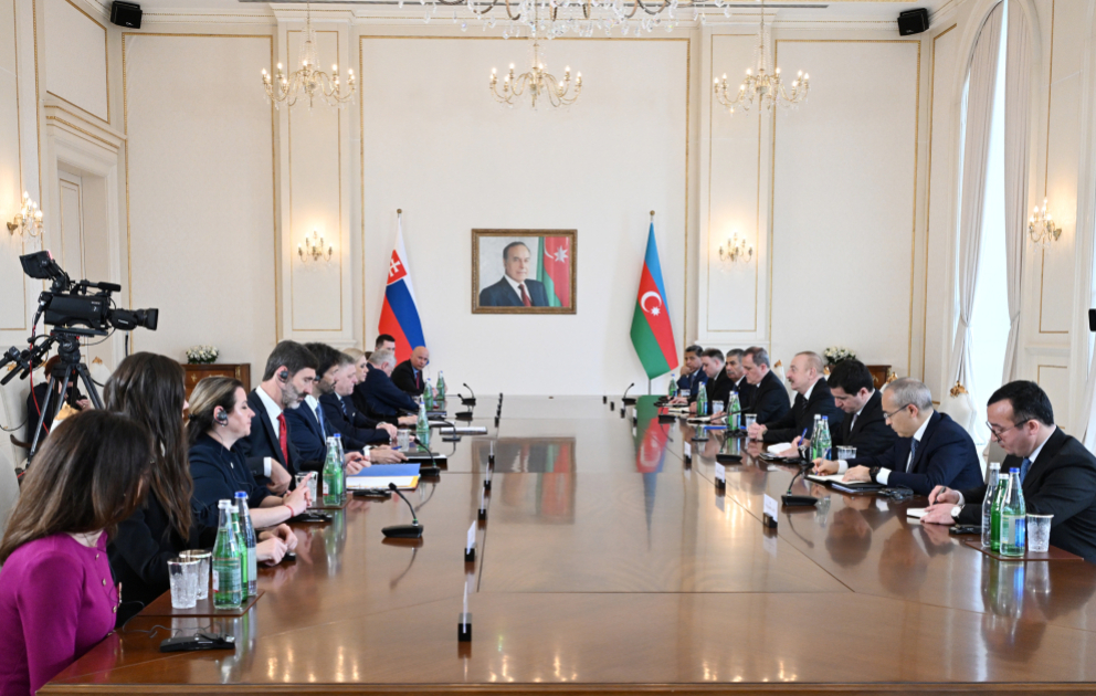 Le président azerbaïdjanais et le Premier ministre slovaque tiennent un entretien élargi aux deux délégations