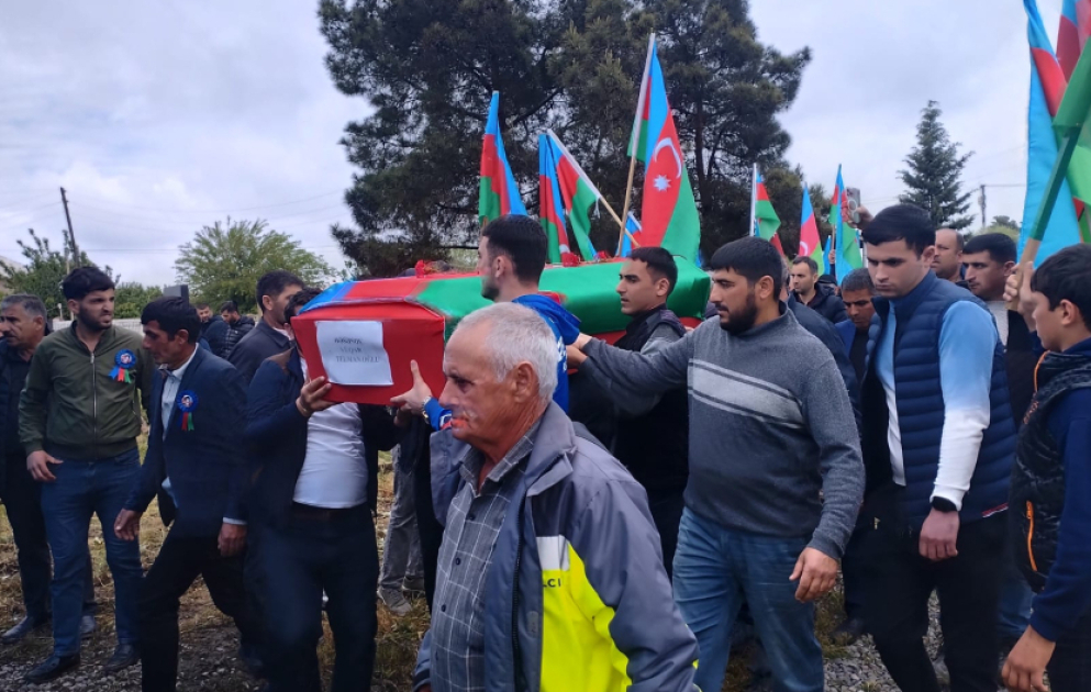 Otuz bir il əvvəl itkin düşən Vüqar Həsənovun Edillidə aşkarlanan nəşinin qalıqları Sabirabadda torpağa tapşırılıb