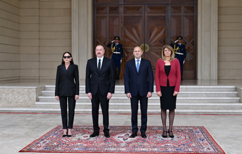 Cérémonie d’accueil officiel du président bulgare à Bakou