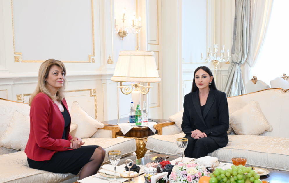 Mehriban Aliyeva rencontre la première dame de Bulgarie Desislava Radeva
