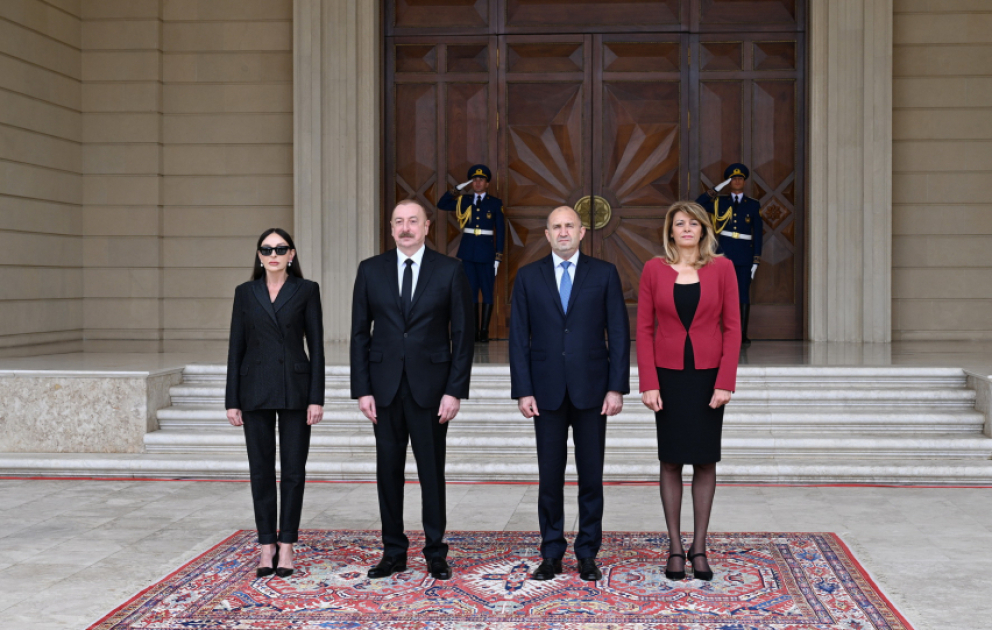 Offizieller Empfang von Bulgariens Präsident in Baku