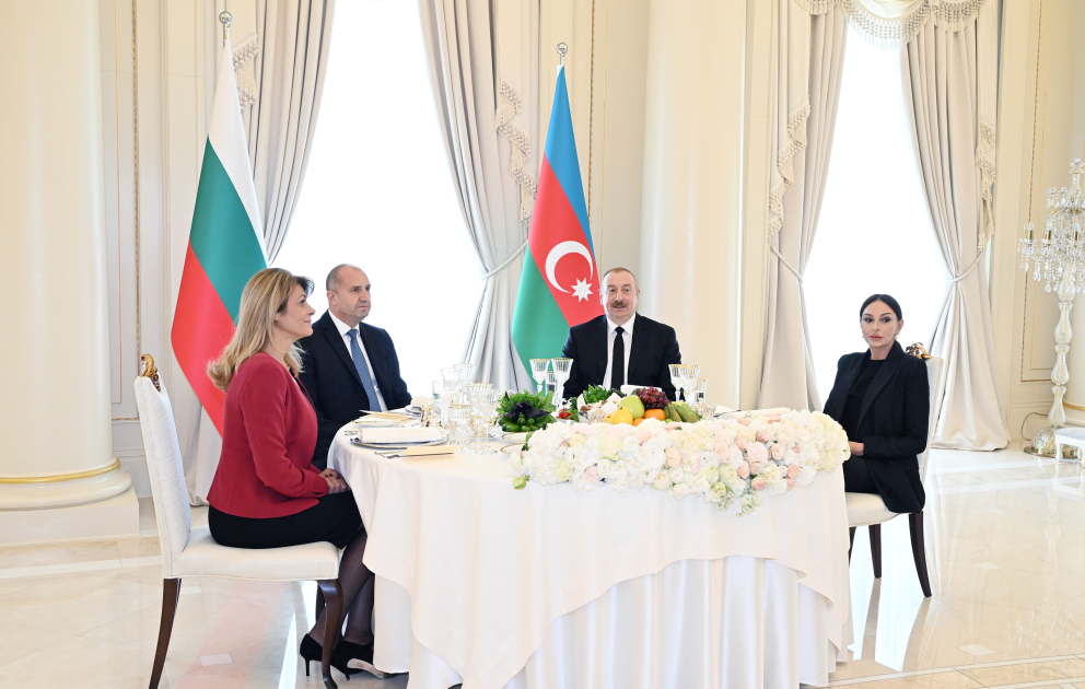 Präsident Ilham Aliyev gibt Diner für seinen bulgarischen Amtskollegen