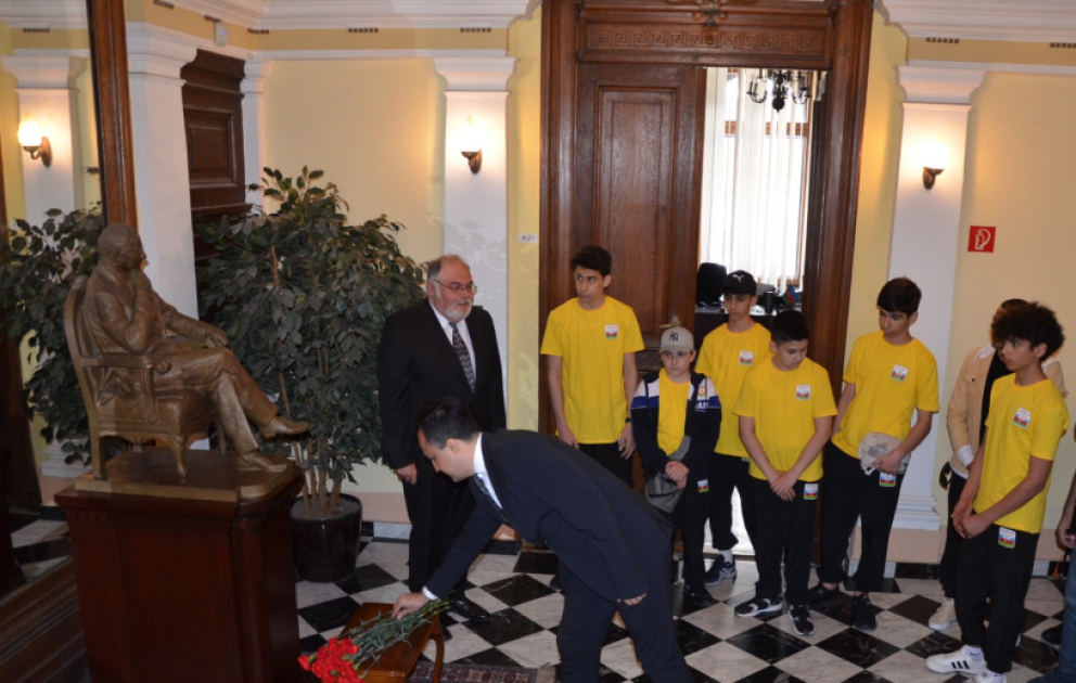 Budapeştdə Ümummilli Lider Heydər Əliyevin əziz xatirəsi anılıb