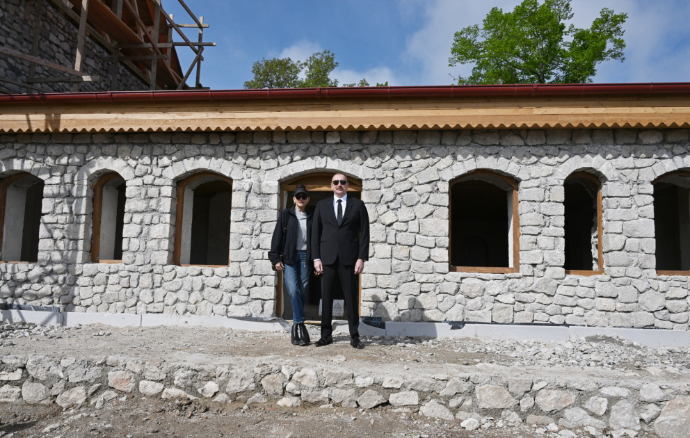 Prezident İlham Əliyev və birinci xanım Mehriban Əliyeva Şuşada Üzeyir Hacıbəylinin ev-muzeyində aparılan bərpa işləri ilə tanış olublar
