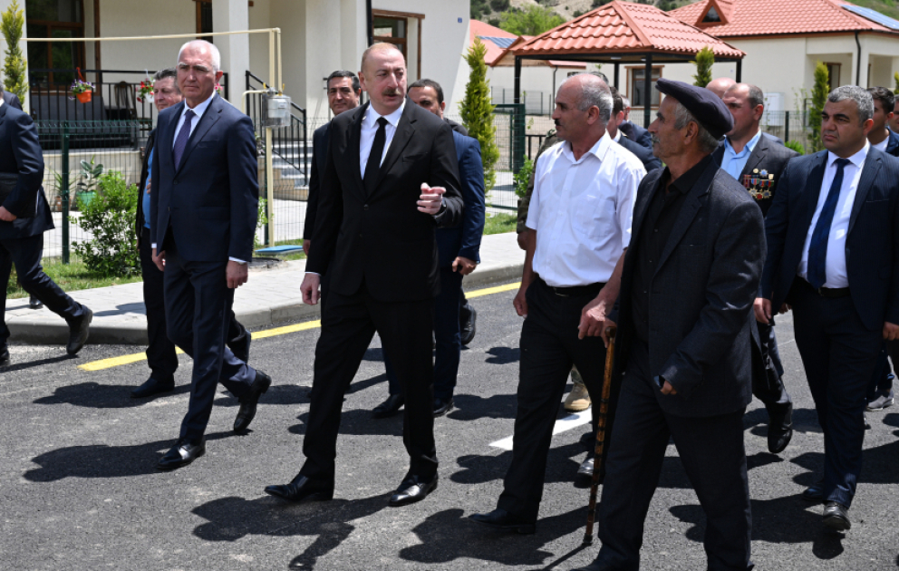 Prezident İlham Əliyev Laçın rayonunun Sus kəndinə köçmüş sakinlərlə görüşüb