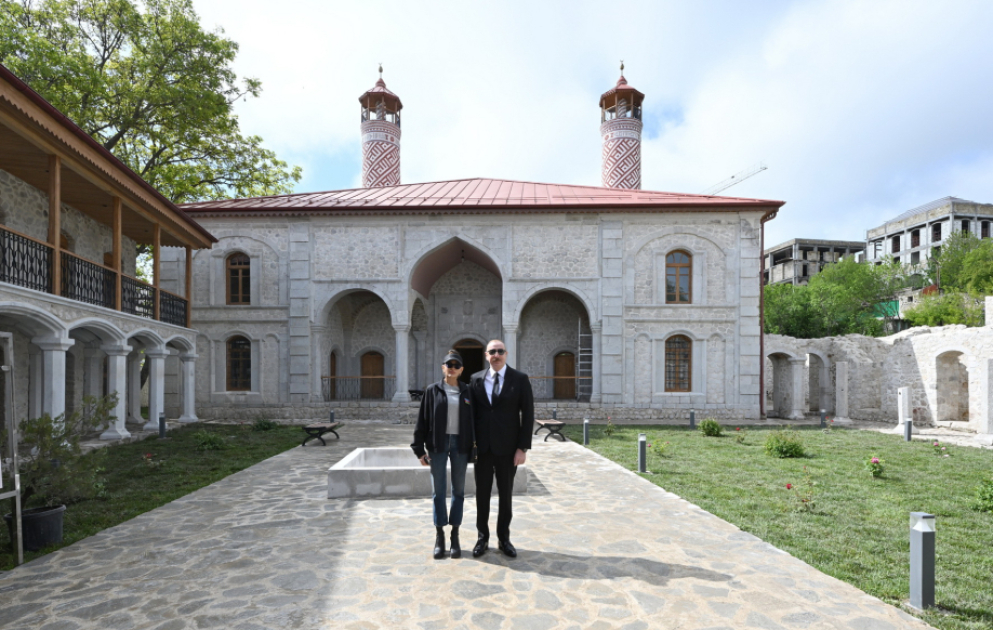 Visite de la mosquée Achaghy Gövher Agha à Choucha