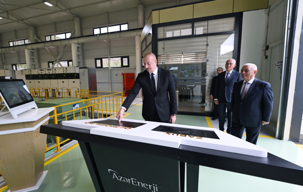 Latschin: Präsident Ilham Aliyev weiht kleine Wasserkraftwerke ein