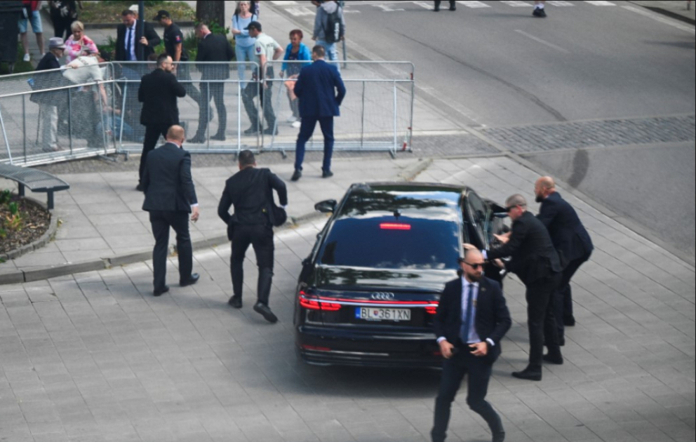 Slovakiyanın Baş naziri güllə yarası alıb