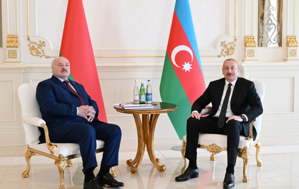 Präsident Ilham Aliyev und sein belarussischer Amtskollege Alexander Lukaschenko treffen sich unter vier Augen