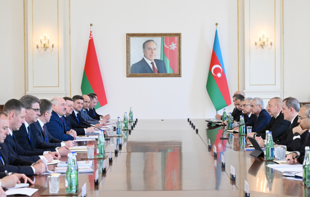 Präsident von Aserbaidschan und Belarus treffen sich im erweiterten Format