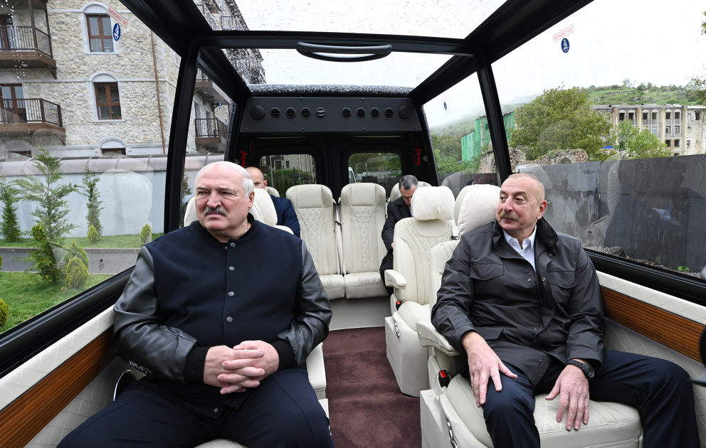 Präsident Ilham Aliyev und Präsident Alexander Lukaschenko besuchen Schuscha