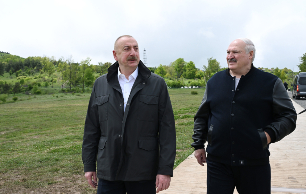 Ilham Aliyev et Alexandre Loukachenko visitent la plaine de Djydyr à Choucha