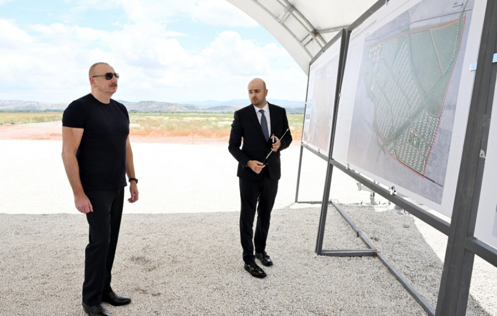 Präsident Ilham Aliyev legt Grundstein für Dorf Boyuk Marjanli im Rayon Jabrayil