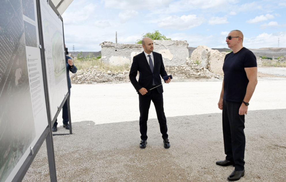 Pose de la première pierre du village de Karkhoulou de la région de Djabraïl