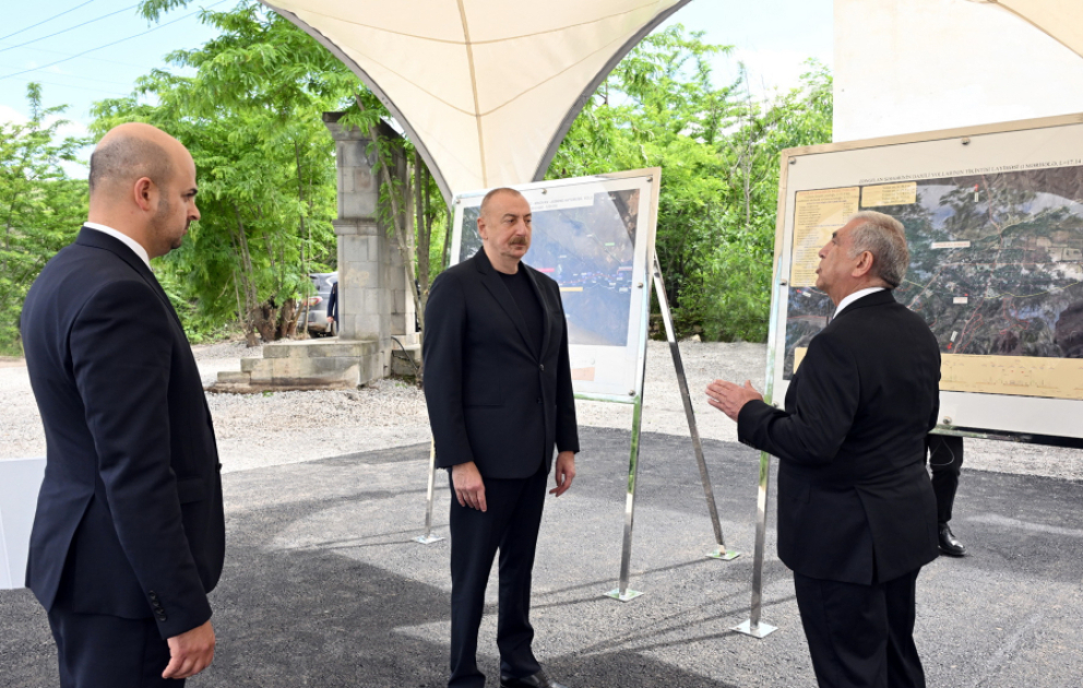 Präsident Ilham Aliyev legt Grundstein für Straßen- und Kommunikationsnetz der Stadt Zangilan