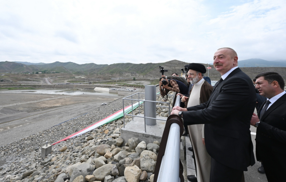 Prezident İlham Əliyev və Prezident Seyid İbrahim Rəisi Azərbaycan-İran dövlət sərhədində görüşüblər