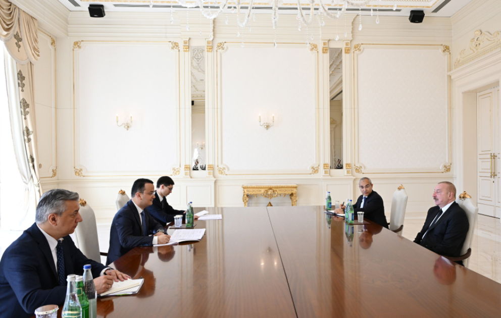 Präsident Ilham Aliyev empfängt usbekischen Minister für Investitionen, Industrie und Handel