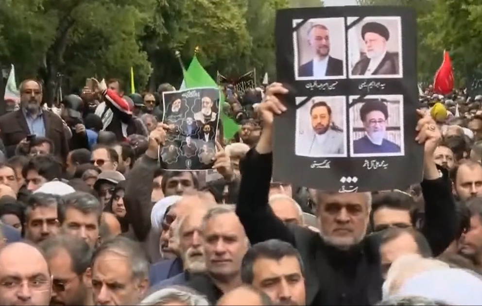 Tehran mərhum Prezident Rəisi ilə vidalaşır