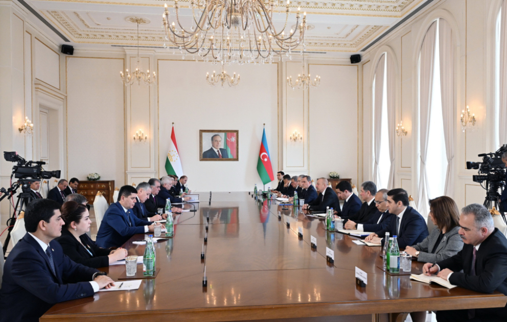 Réunion des présidents azerbaïdjanais et tadjik avec la participation des délégations