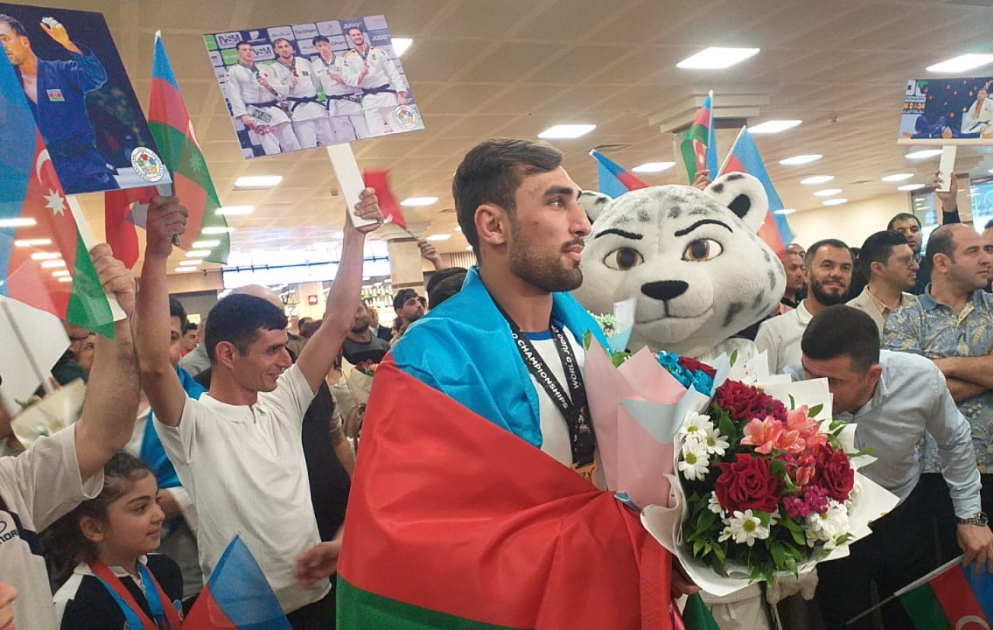 Dünya çempionu olan Azərbaycan cüdoçusu Vətənə dönüb