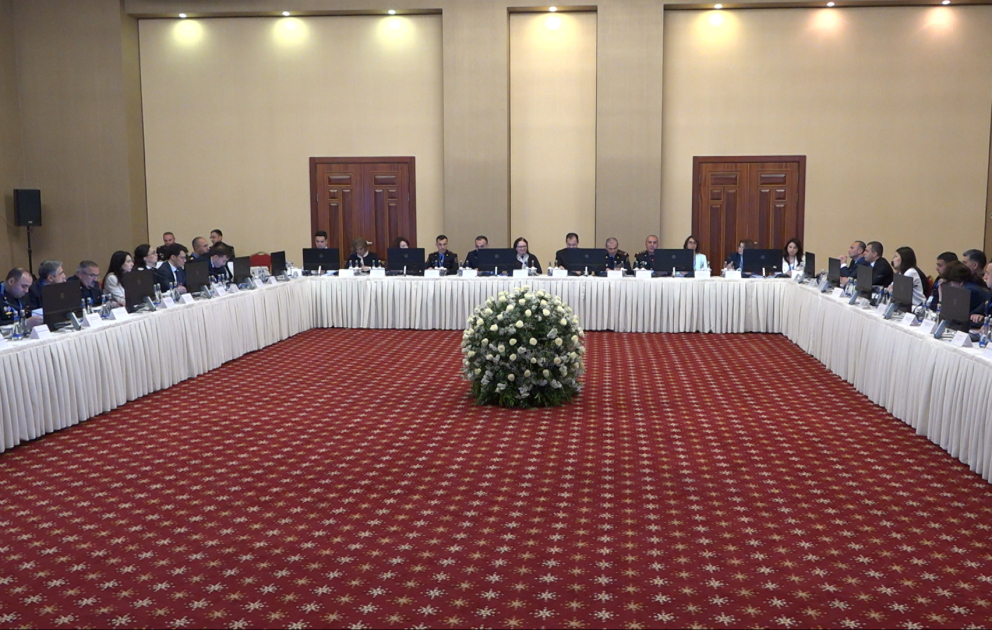 Uşaqlara qarşı törədilmiş hüquq pozuntuları ilə bağlı konfrans keçirilib