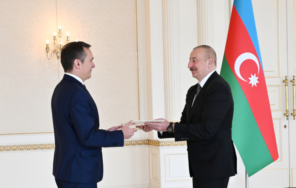 Prezident İlham Əliyev İtaliyanın ölkəmizdə yeni təyin olunmuş səfirinin etimadnaməsini qəbul edib