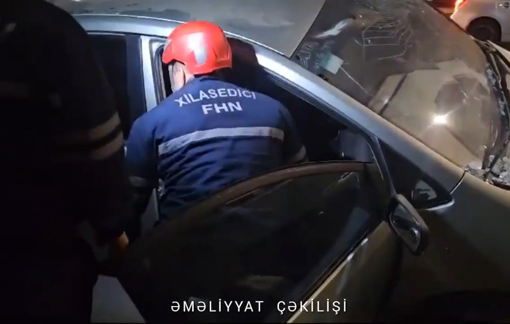 Avtomobildə sıxılı vəziyyətdə qalan şəxs xilas edilib