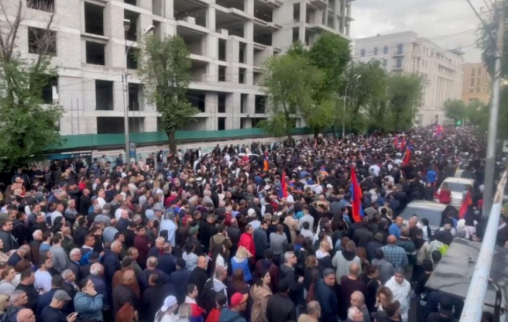 İrəvanda etiraz aksiyasının 200-ə yaxın iştirakçısı saxlanılıb