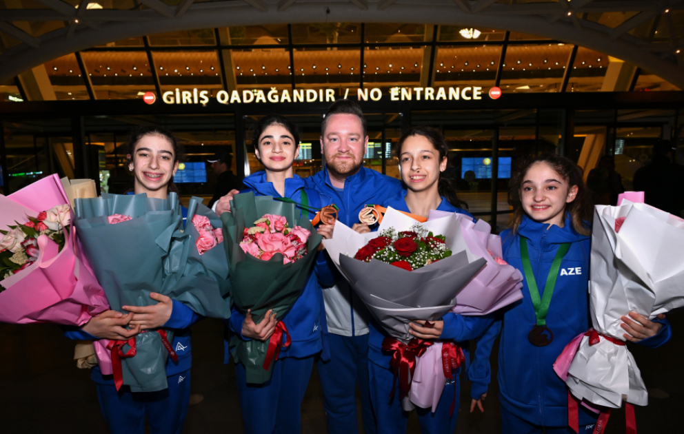Avropa çempionatında uğurlu çıxış edən Azərbaycan gimnastları Vətənə dönüblər