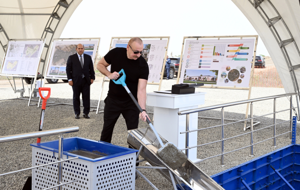 Le président Ilham Aliyev pose la première pierre du village de Taghibeyli de la région d’Aghdam