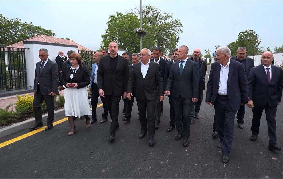 AZƏRTAC XƏBƏR VERİR: Prezident Xocalıda sakinlərlə görüşüb