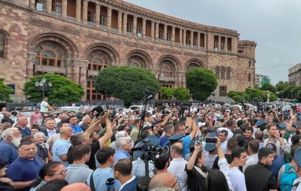 İrəvanın mərkəzində etiraz aksiyası başlayıb