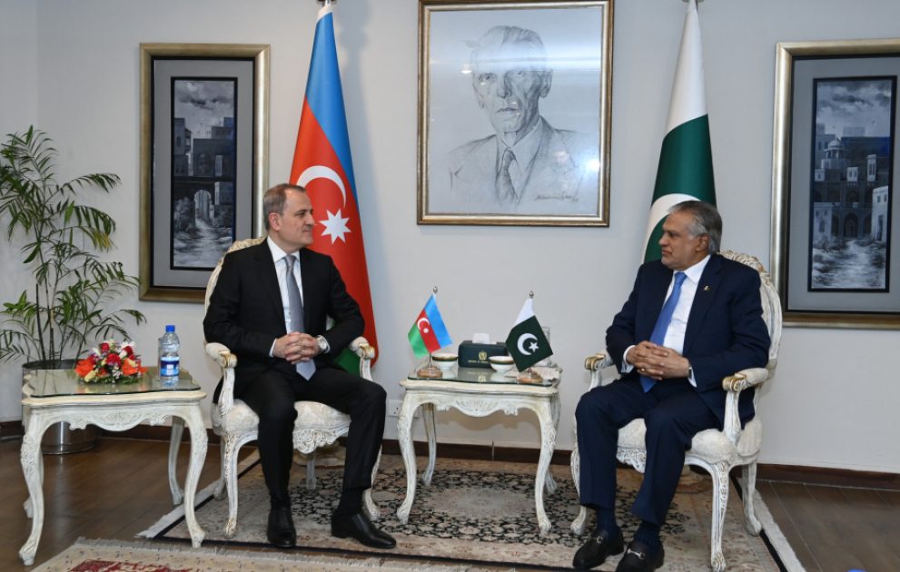 Ceyhun Bayramov Pakistanın xarici işlər naziri ilə görüşüb