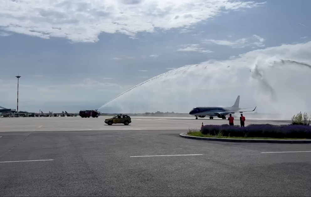 AZAL-ın Rumıniyaya birbaşa uçan təyyarəsi Buxarest aeroportuna eniş edib