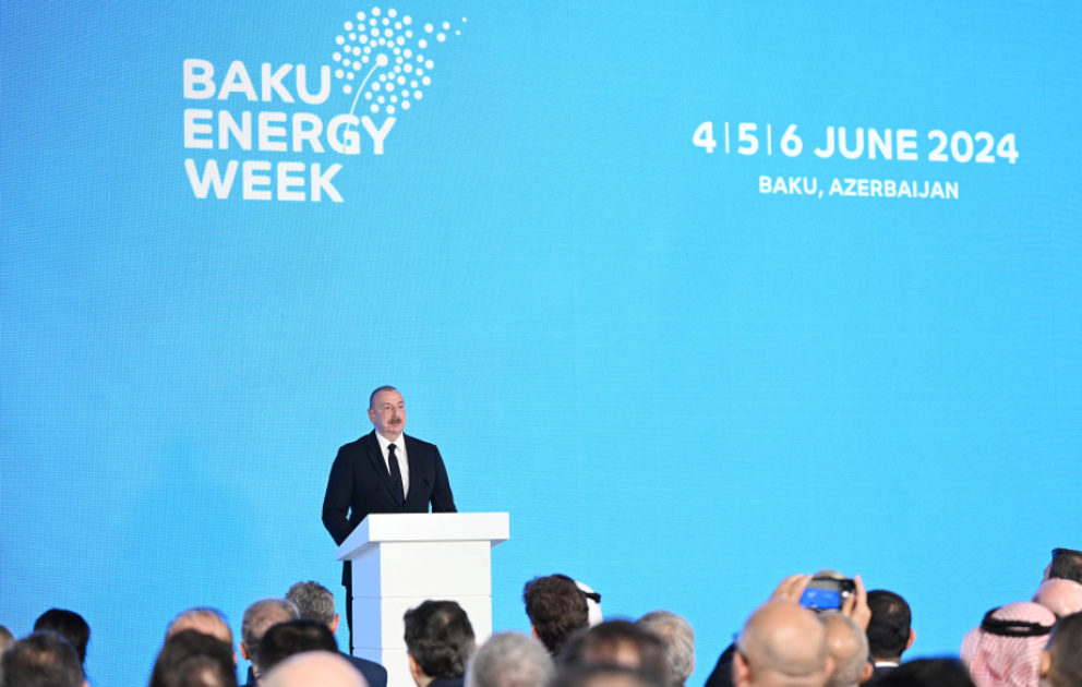 Baku Energie-Woche: Präsident Ilham Aliyev hält Rede bei Eröffnung internationaler Ausstellungen "Caspian Oil & Gas" und “Caspian Power“