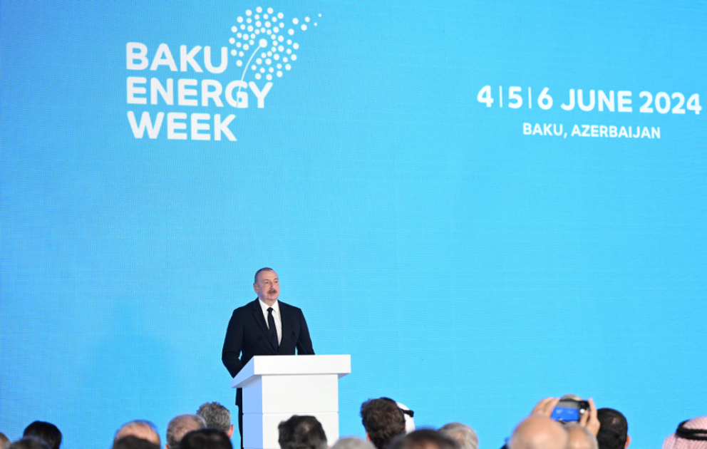 Azərbaycan Prezidenti: Biz 2027-ci ilin sonunda 2 qiqavat bərpaolunan enerji əldə edəcəyik