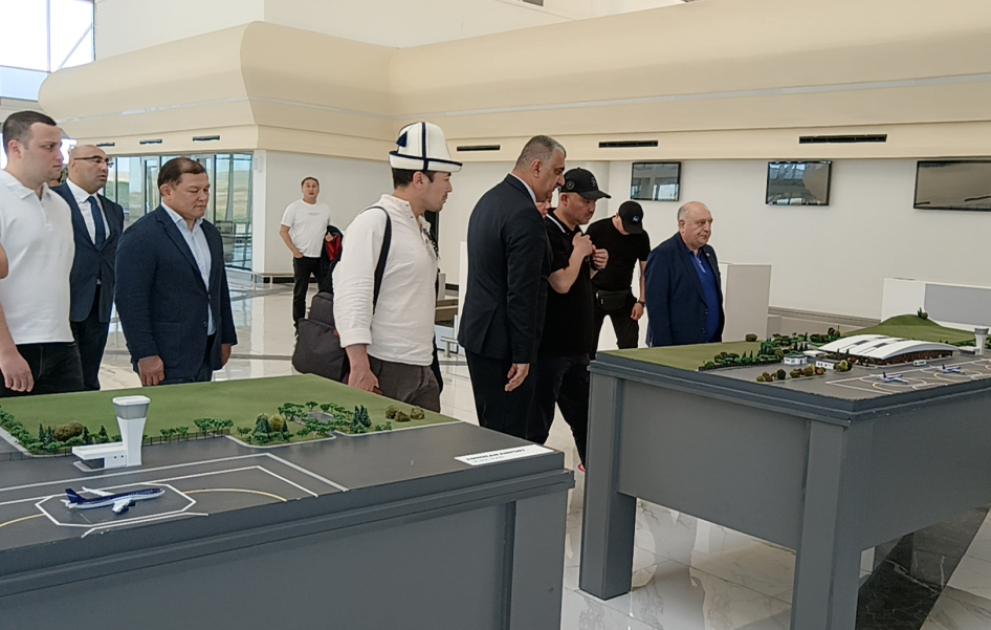 Qırğızıstan nümayəndə heyəti Ermənistanın törətdiyi vandalizm aktları barədə məlumatlandırılıb