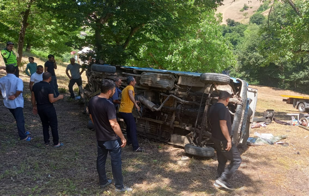 Cəlilabadda mikroavtobus aşıb, sərnişinlərdən 2 nəfər ölüb